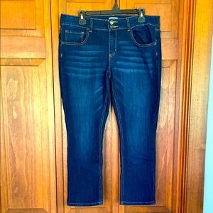 5/$40 Sale Dark Wash Denim Capri’s~By SO~Like New~Size 15